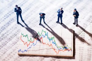چرا استفاده از خدمات بهترین بروکرها برای اجرای سفارش در بازار پرنوسان، اهمیت بالایی دارد؟